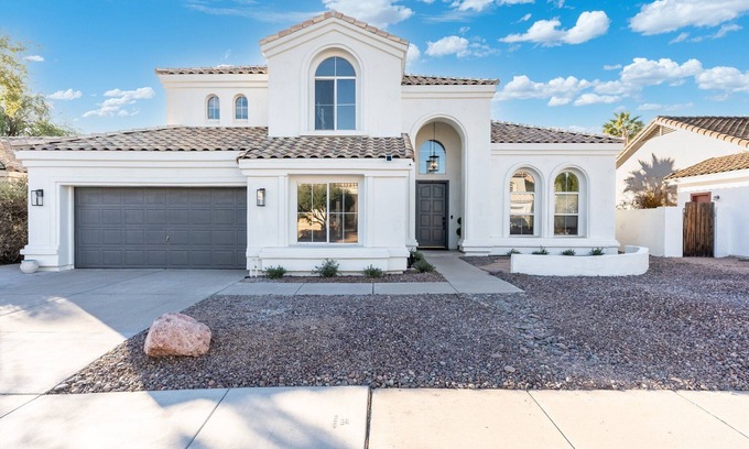 Chandler Casa | BRAND NEW, Luxurious 6-Bedroom Retreat w/ Heated Pool. SLEEPS 18