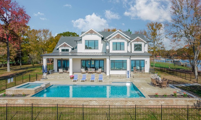 Lake Norman of Catawba Casa | Brand New Luxurious Modern Farmhouse with Pool and Hot Tub - Beauitful Views!