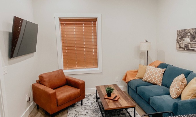 Dodge City Apartamento | Brand NEW Luxurious Downtown loft! The Atlas!