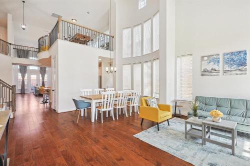 Irving Casa | Brand New Luxury 6BD 5BA Grand Vacation Home