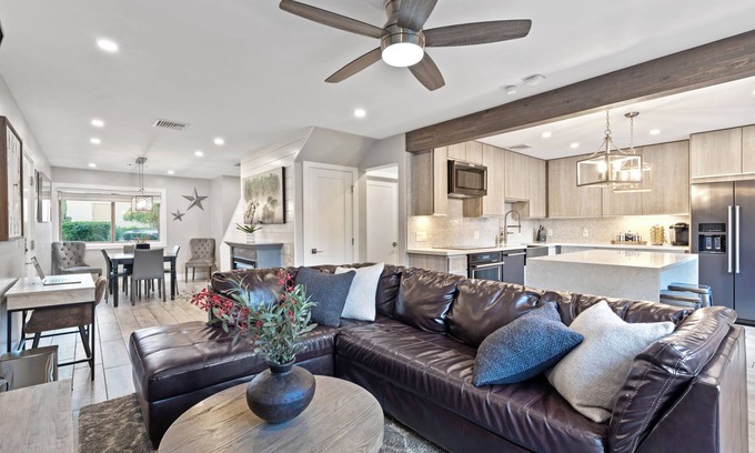 South Scottsdale Condominio | BRAND NEW Luxury Bungalow with 4 heated pools