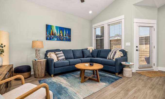 Corolla Village Condominio | Brand-New Luxury Condo, Steps to the Beach and Heated Neighborhood Pool!