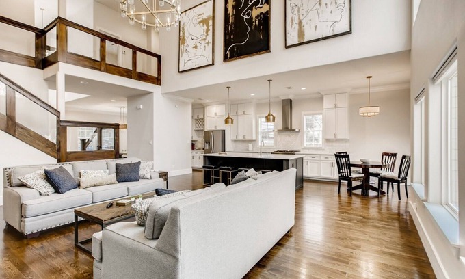Old East Dallas Casa | BRAND NEW LUXURY CUSTOM HOME IN DOWNTOWN/UPTOWN
