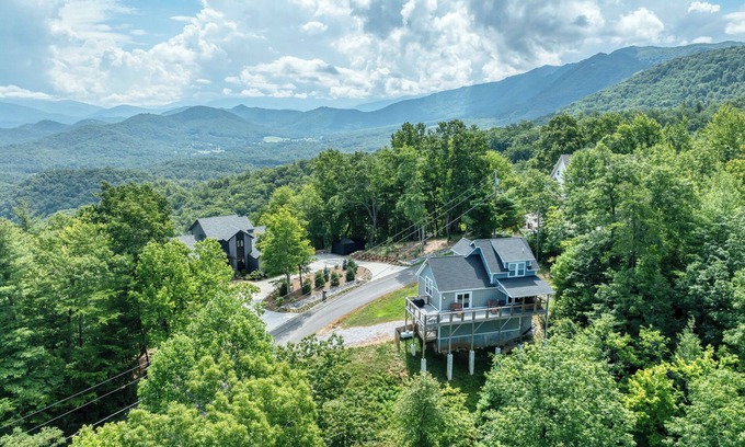 Townsend Casa | Brand new luxury home with a magnificent view , and luxurious hot-tub