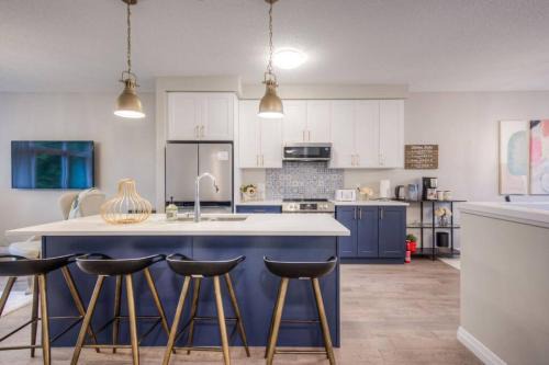 Rosemount Casa | BRAND-NEW LUXURY SUITE in DOON SOUTH, min to 401