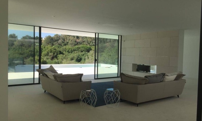 Sotogrande Casa | Villa de arquitectura minimalista a estrenar. Increíbles vistas del bosque