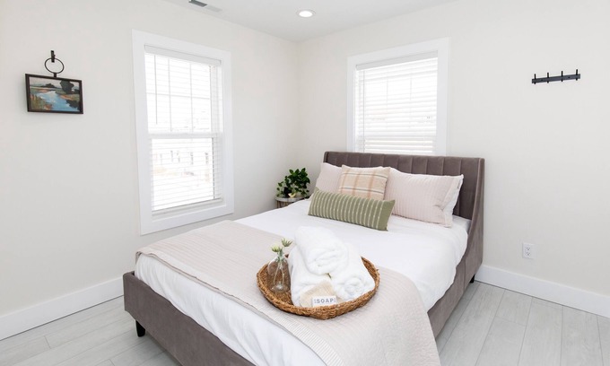 Sandusky Condominio | Brand New Modern Condo near Cedar Point