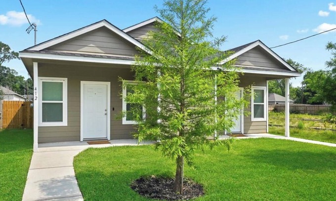 Conroe Casa | Brand new modern cozy enclave in Conroe awaits you.