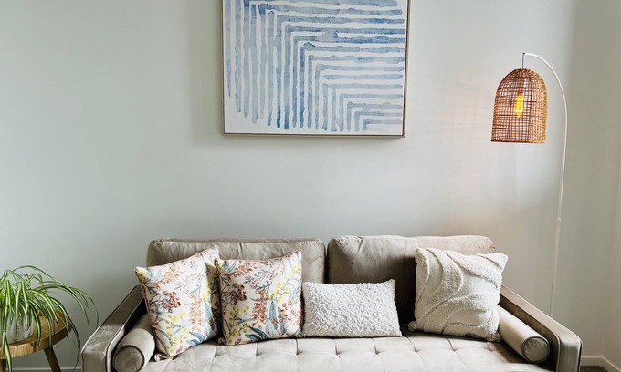Avondale Casa | Brand New Modern Cozy Home at Central Location| Family Friendly with Netflix