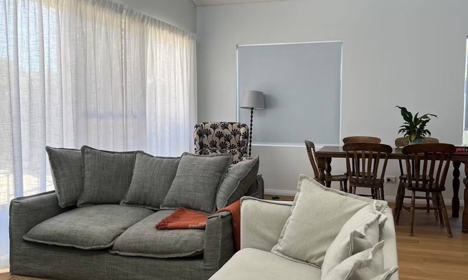 Augusta Casa | Brand new modern house minutes walk to the Blackwood River.