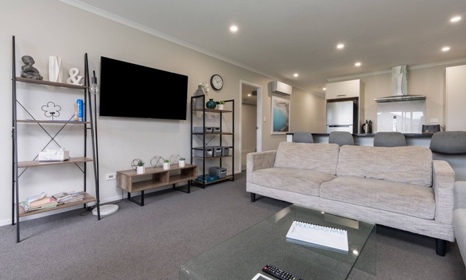 Te Rapa Casa | Brand new, modern house in a great location!