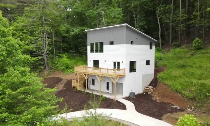 Weaverville Casa | Brand New! Modern Mountain Retreat w/ Stunning Views