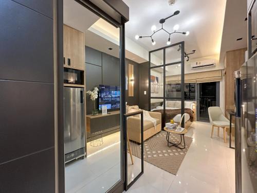 Pio del Pilar Apartamento | Brand-New Modern Suites with City View in Makati CBD