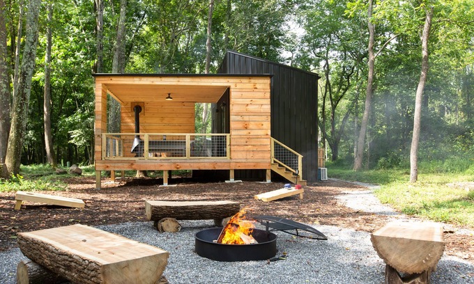 Kenilworth Cabina | Brand new Scandi cabin, hot tub, fireplace, hiking! By Modcabins