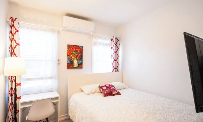 Queens Apartamento | Brand New! Parking! Laundry/Kitchenette! Main St!