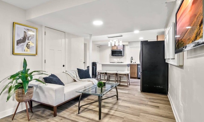 Southwest Minneapolis Apartamento | BRAND NEW! Private and Modern 2BR Unit
