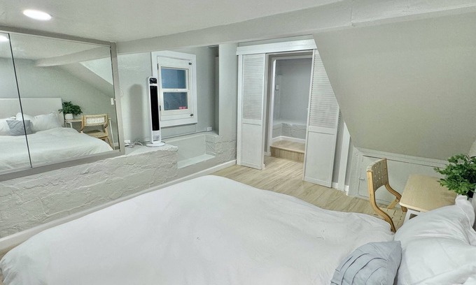 Makiki Condominio | Brand new remodeled fully furnished 2 story loft monthly rental at 3800/mo!