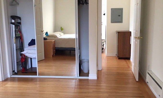 Richmond District Cabaña | A estrenar renovado separado un nivel dos camas dormitorio dos unidad de baño