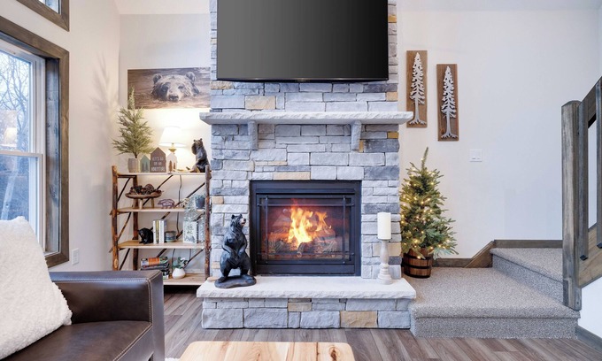 Briar Crest Woods Casa | Brand new, spacious 5-bedroom house in Blakeslee with WiFi and game room