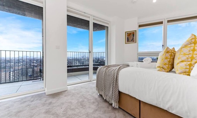 Springfield Condominio | Brand New Splendour- Perfect Location-Great Views!