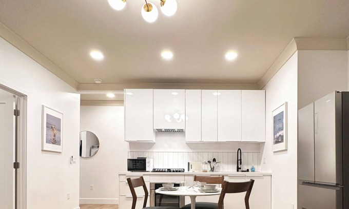Miracle Mile Apartamento | Brand-New Stylish 2BR by The Grove & Beverly Hills