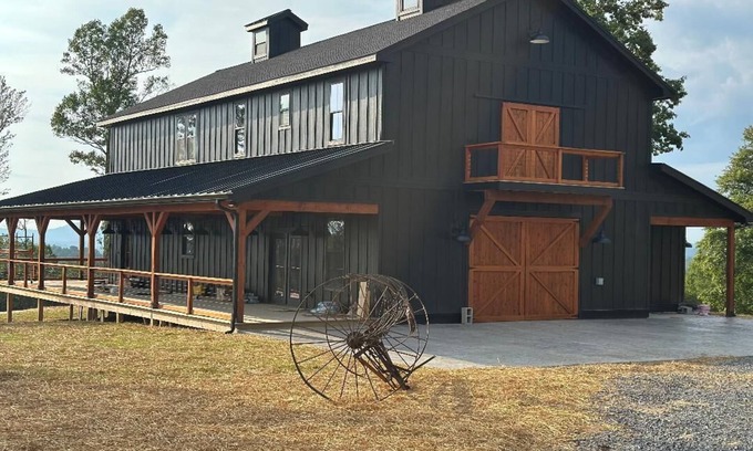 Keslers Cross Lanes Casa | Brand New! The Barn at Sunset Farm