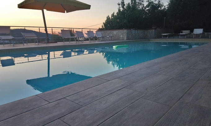Peschici Casa | Apartamento a estrenar de tres habitaciones con terraza, piscina y clima.