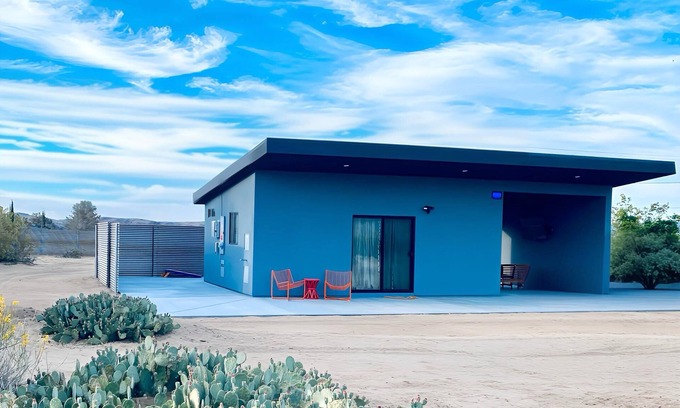 Joshua Tree Apartamento | Brand New Tiny Home in Joshua Tree with Enchanting Mountain Views