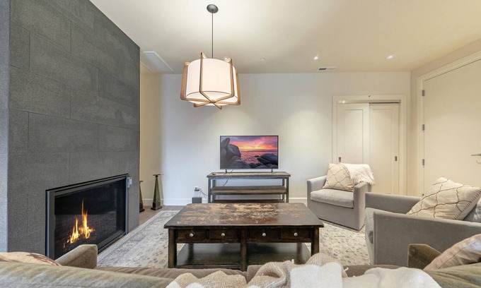Truckee Condominio | Brand New Top Floor Condo in Truckee