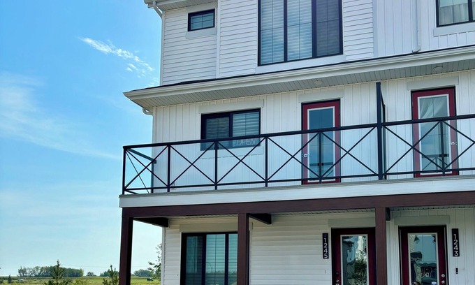 Division No. 11 Casa | Brand New Townhome