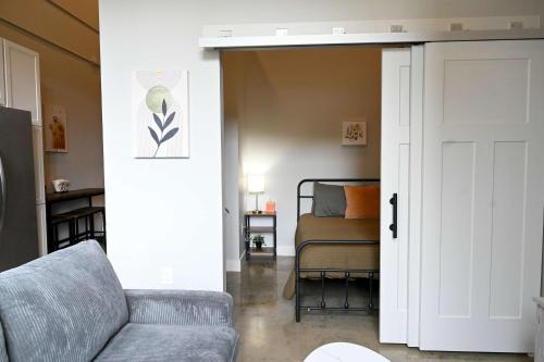Historic Southwest Apartamento | Brand New Urban Loft Free Parking Close To Mayo