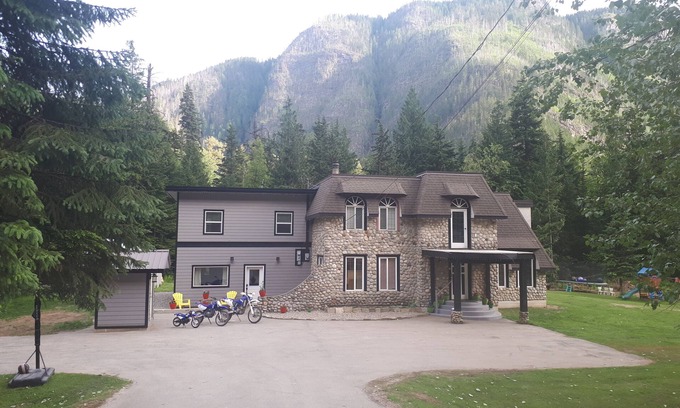 Revelstoke Casa | Nuevo alquiler de vacaciones en las montañas
