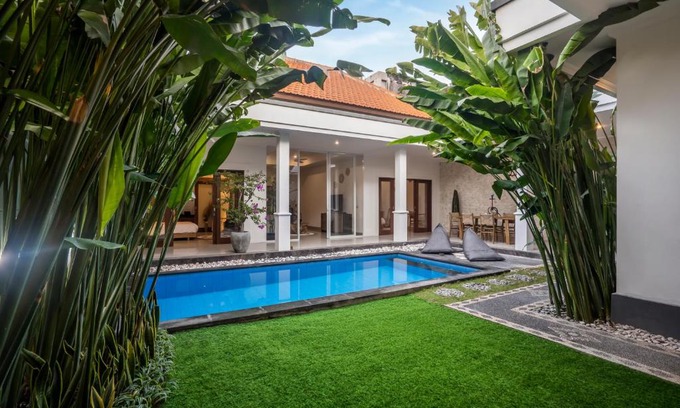 Kerobokan Villa | BRAND NEW Villa Samira, 5mn to Seminyak