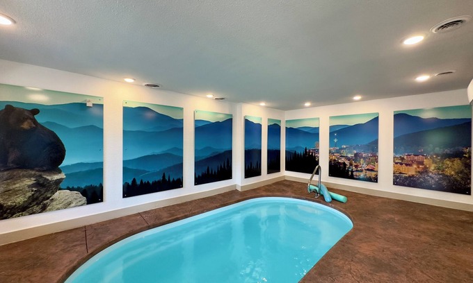 Gatlinburg - Pigeon Forge Cabina | Brand New w/ indoor pool, XBOX, Hot Tub, & arcade games! Central location!
