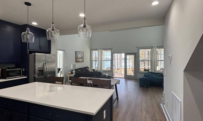 Liberty Hill Casa | Brand new waterfront house for rent on Lake Wateree