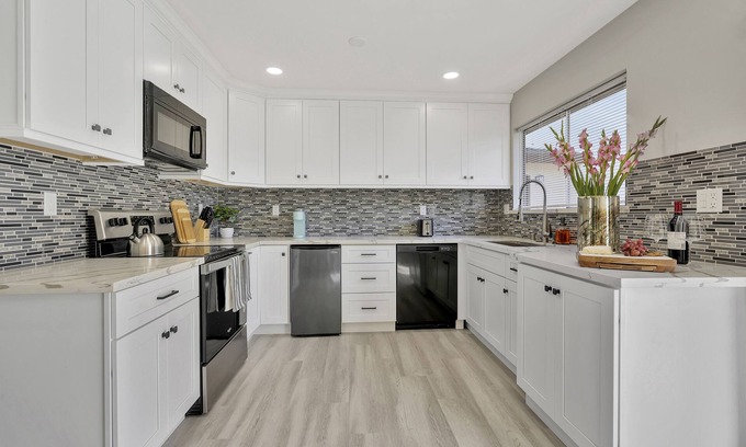 Cypress Casa | BRAND NEW welcoming 3BD house with HIGH SPEED WIFI