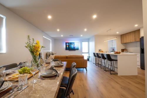 Prebbleton Casa | Brand New with Games Room Walking distance to shops
