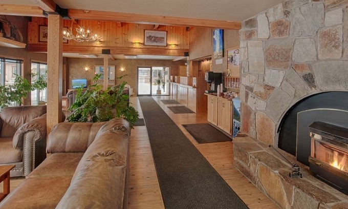 West Yellowstone Hotel | Brandin' Iron Inn