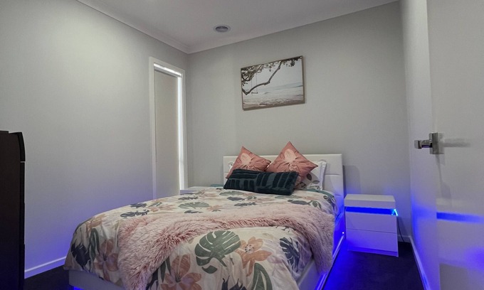 Tarneit Casa | Brandnew 3 bedroom house in Traneit perfect for family stay