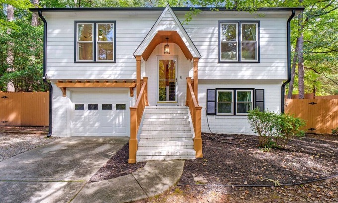 North Raleigh Casa | Brandyapple Retreat by Rather Be Properties