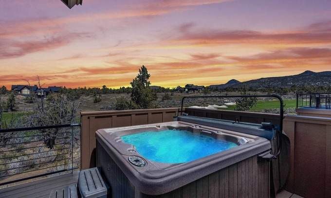 Powell Butte Cabina | Brasada Ranch | 4 King Suites | Mtn & Golf Views
