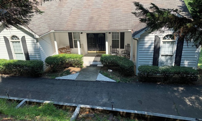 Young Harris Casa | Brasstown Valley Cottage 5/3 w/ Hot Tub