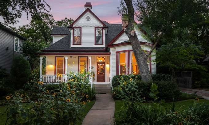 Clarksville Cama Y Desayuno | Brava House Bed and Breakfast