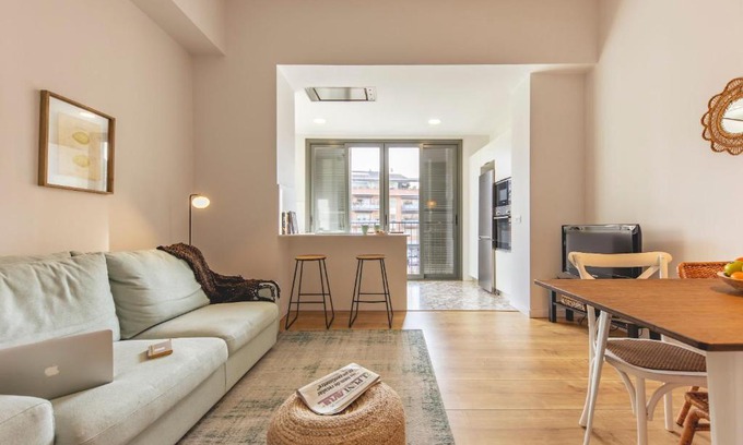 Eixample Apartamento | Bravissimo Riu Onyar, modern 3 bedroom apartment