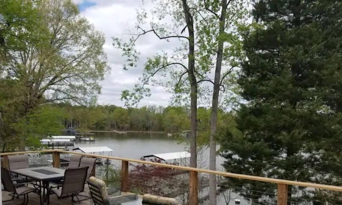 Townville Cabaña | Break at the Lake- Lake Hartwell/Clemson/Anderson