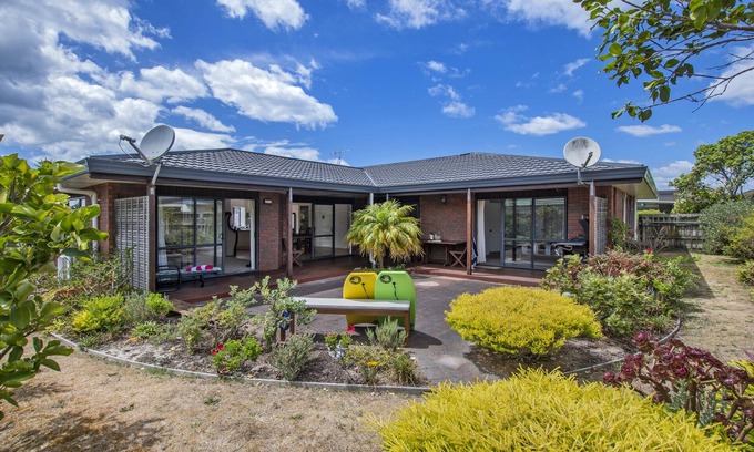 Ruakaka Casa | Bream Bay Bach - Ruakaka Holiday Home