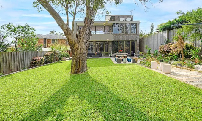 Putney Casa | Breath-taking Tranquil Duplex | Waterview & Garden