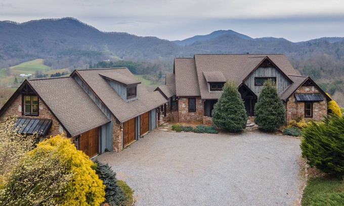 River Ridge Casa | Breath taking views at riverfront home with game room & fireplace, dog-friendly