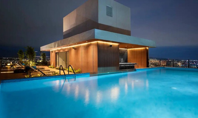 Los Alpes Apartamento | Breathtaking 2 level Condo wAmazing Pool