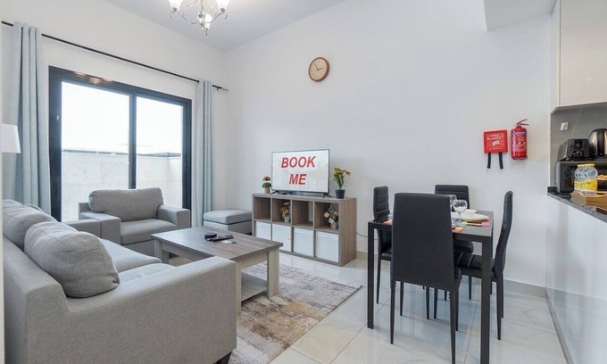 Discovery Gardens Apartamento | Amazing 2-Bedroom Apartment Perfect for Families in Jebel Ali Village